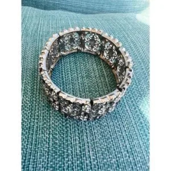 Elegant Bracelet Collection – Rhinestone, Lucite, Silver, and Beaded Designs - Picture 9 of 16